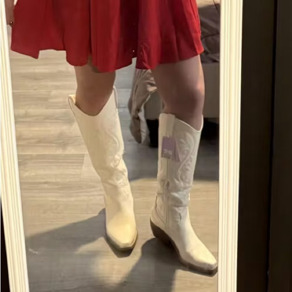 Elegant Cream Knee-High Women's Boots